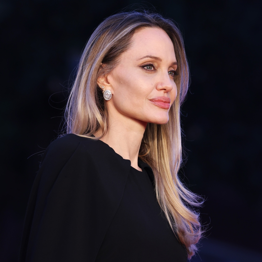 Η Αντζελίνα Τζολί δείχνει για πρώτη φορά την ουλή από τη διπλή μαστεκτομή στο εξώφυλλο του γαλλικού TIME