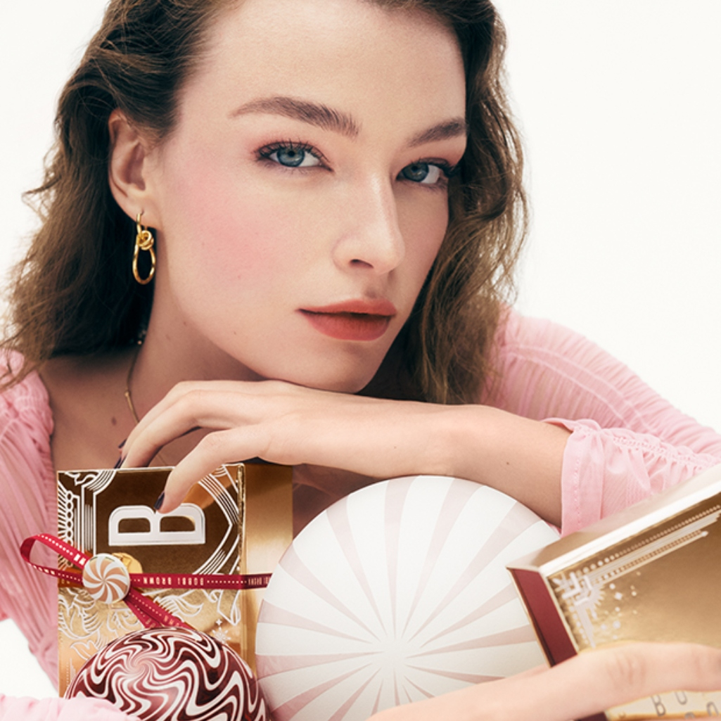 Bobbi Brown Wrapped in Wonder Holiday Collection: Η μαγεία της λάμψης σε μια συλλογή μακιγιάζ!