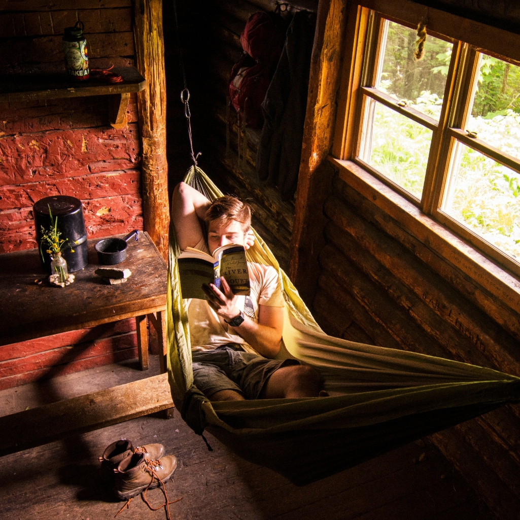 Τι στο καλό είναι το bookfishing, η νέα τάση στα dating apps;