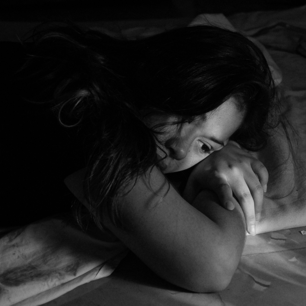 10 ατάκες των ανθρώπων που προσποιούνται ότι είναι ευτυχισμένοι, αλλά έχουν θλίψη μέσα τους