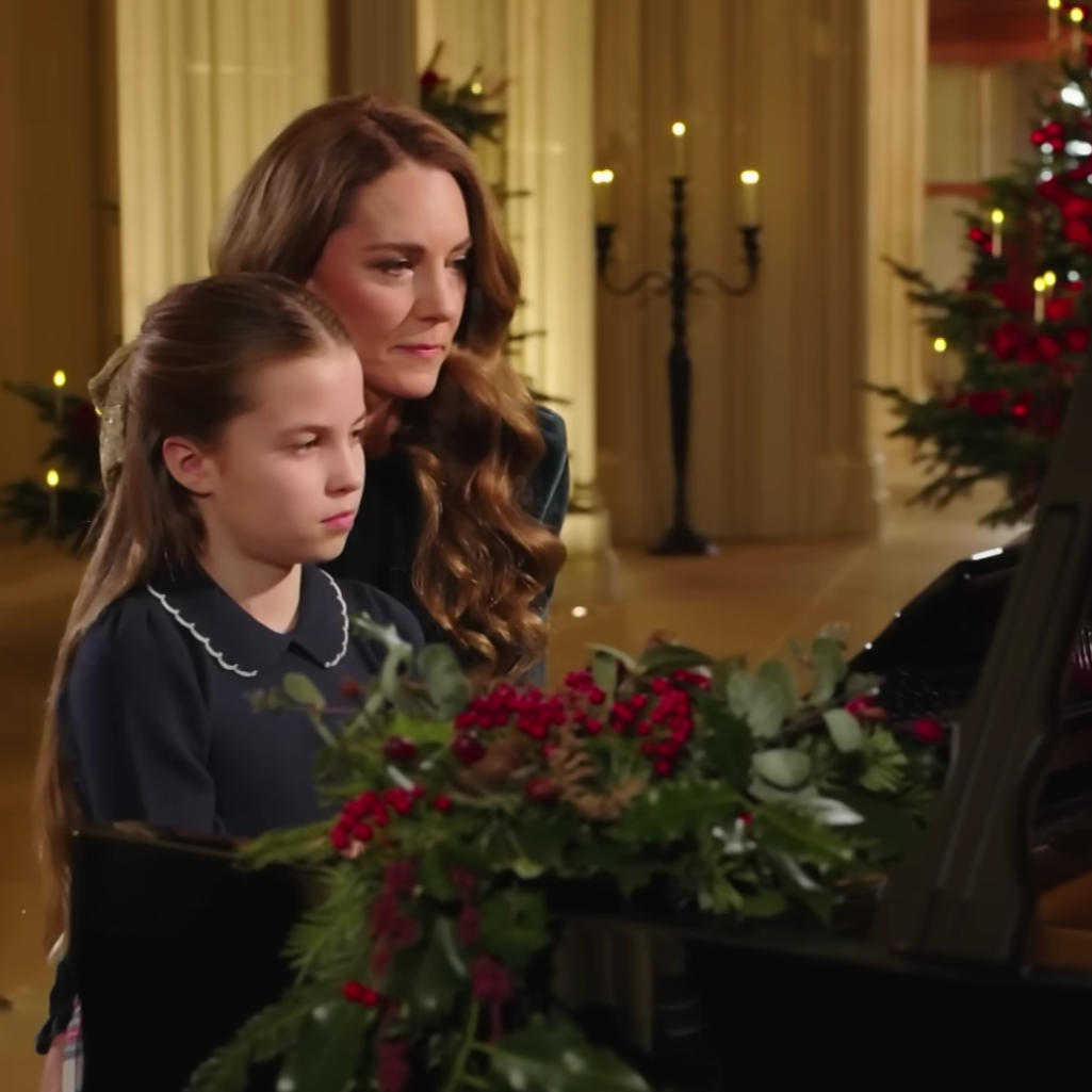 Το ντουέτο της Κέιτ Μίντλετον με την κόρη της, Σάρλοτ, στο πιάνο είναι η πιο τρυφερή χριστουγεννιάτικη στιγμή που θα δεις σήμερα