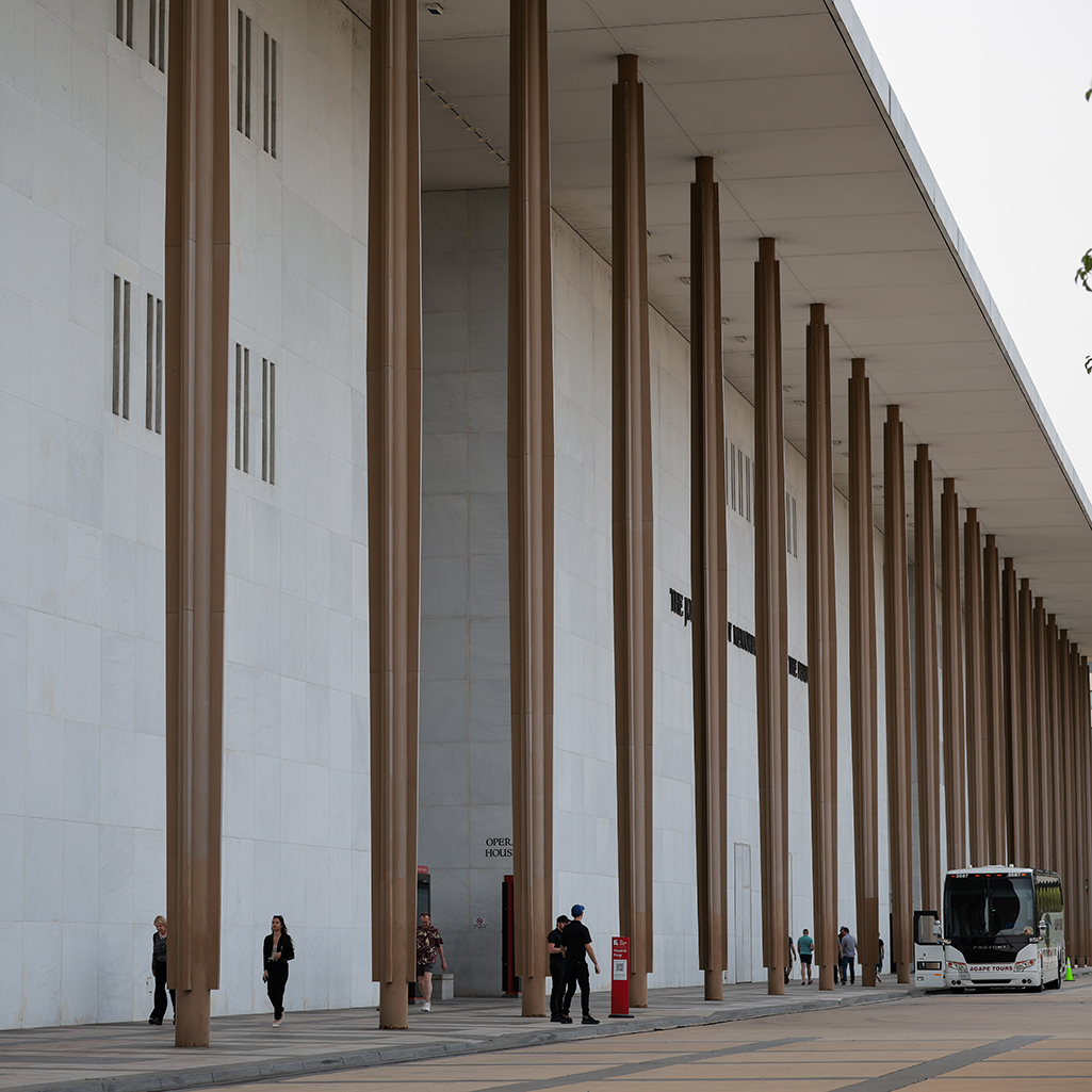 Πολιτιστικό Κέντρο Κένεντι: Ζητά αποζημίωση 1 εκατ. δολαρίων από μουσικό που ακύρωσε εμφάνισή του λόγω της προσθήκης του ονόματος Τραμπ