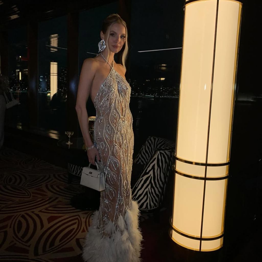 Last minute shopping: To φόρεμα από τα attrativo που θα σου δώσει glam vibes στο Πρωτοχρονιάτικο ρεβεγιόν