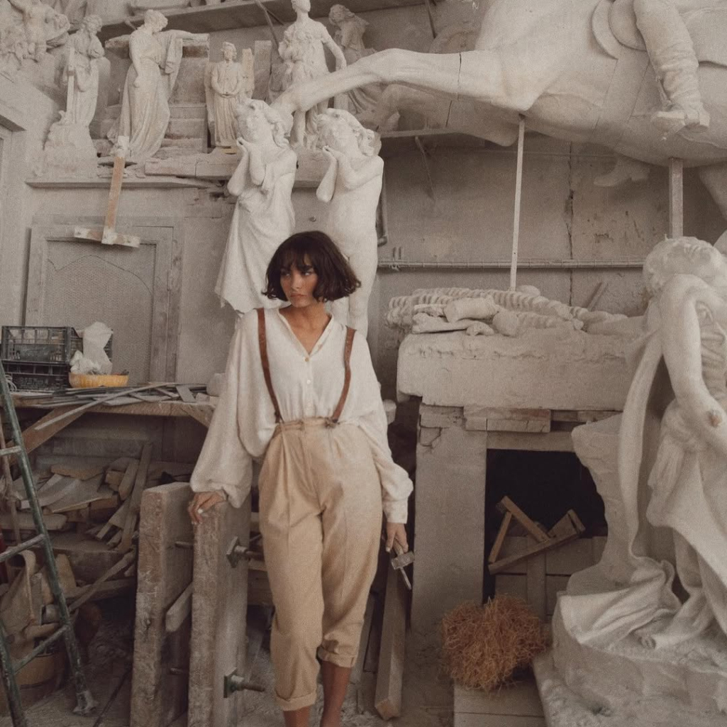 Poetcore: Η λογοτεχνική αισθητική, γεμάτη νοσταλγία και μαγεία, που θα κυριαρχήσει το 2026