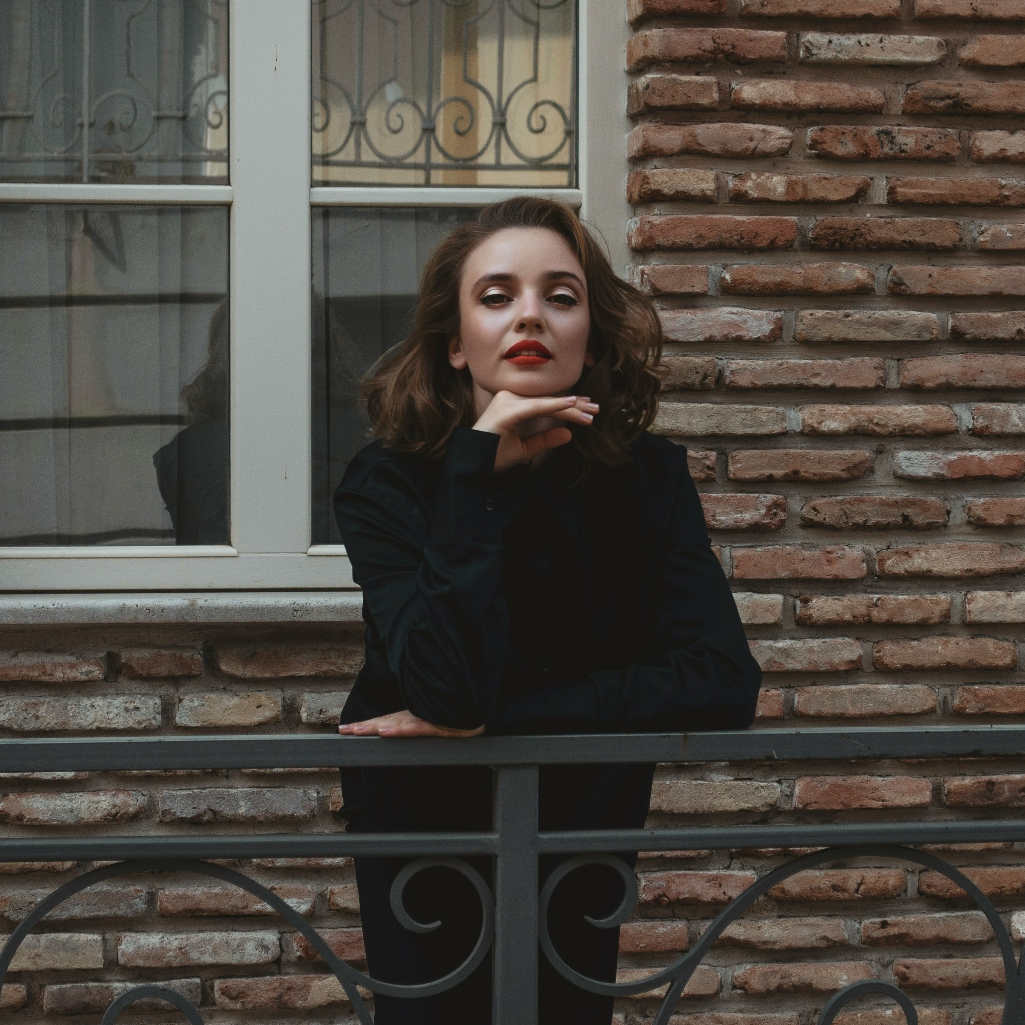 Οι 6 κινήσεις που φανερώνουν ότι κάποιος σου λέει ψέματα (και μάλλον δεν είχες παρατηρήσει ποτέ)