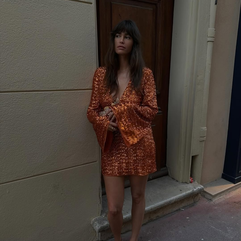 10 εντυπωσιακά σύνολα για το ρεβεγιόν των Χριστουγέννων: Από την παγιέτα μέχρι το βελούδο και το σαγηνευτικό μαύρο