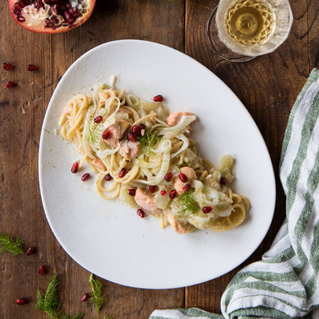 Σπαγγέτι με μάραθο και σολομό: Το κομψό πρώτο πιάτο για την Παραμονή των Χριστουγέννων