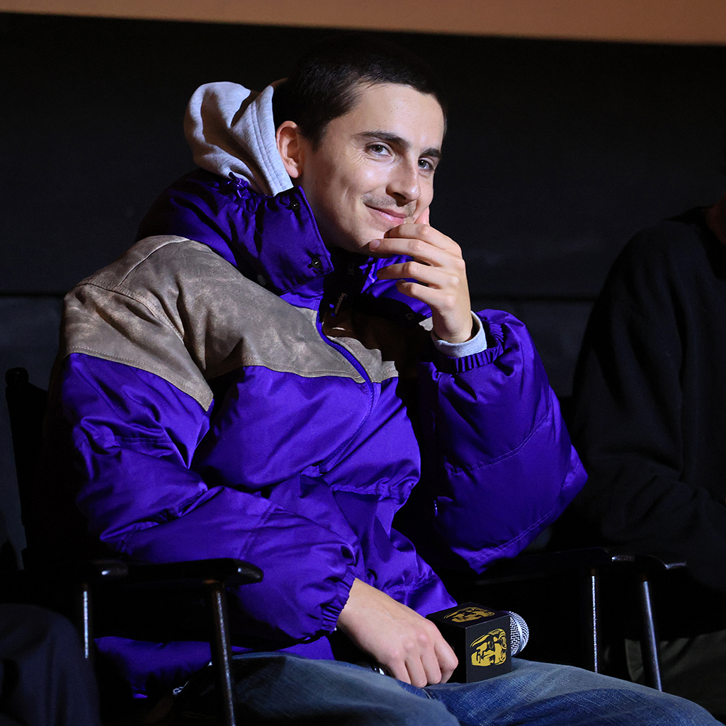 Ο Τιμοτέ Σαλαμέ ραπάρει στο πλευρό του EsDeeKid - Φουντώνουν οι φήμες για το μουσικό alter ego του