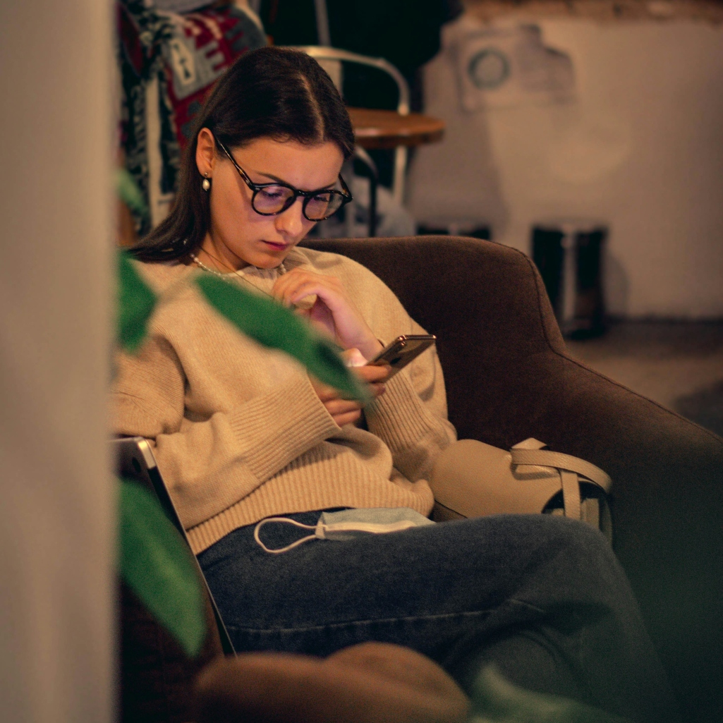 5 ζώδια που χρειάζονται digital detox τα Χριστούγεννα