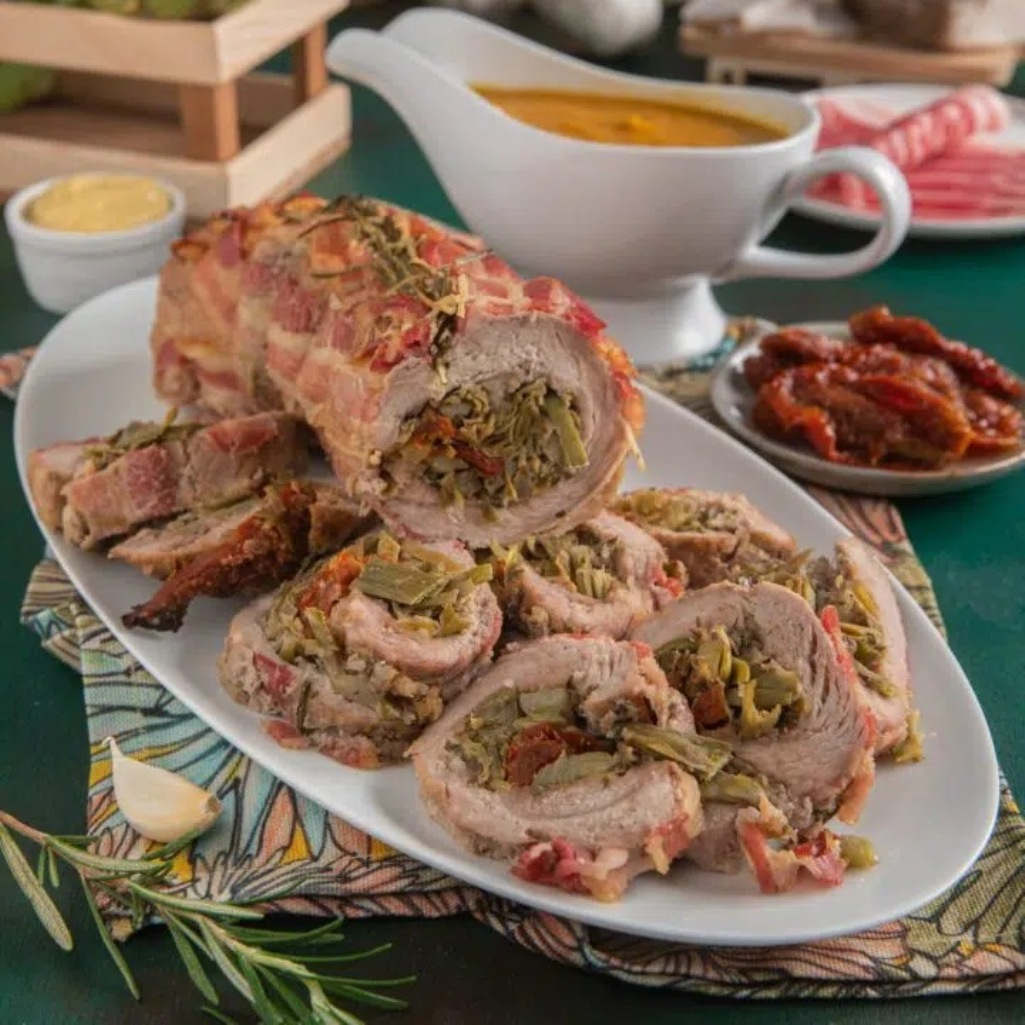 Ζουμερό μοσχαρίσιο ρολό γεμιστό με αγκινάρες και λιαστές ντομάτες