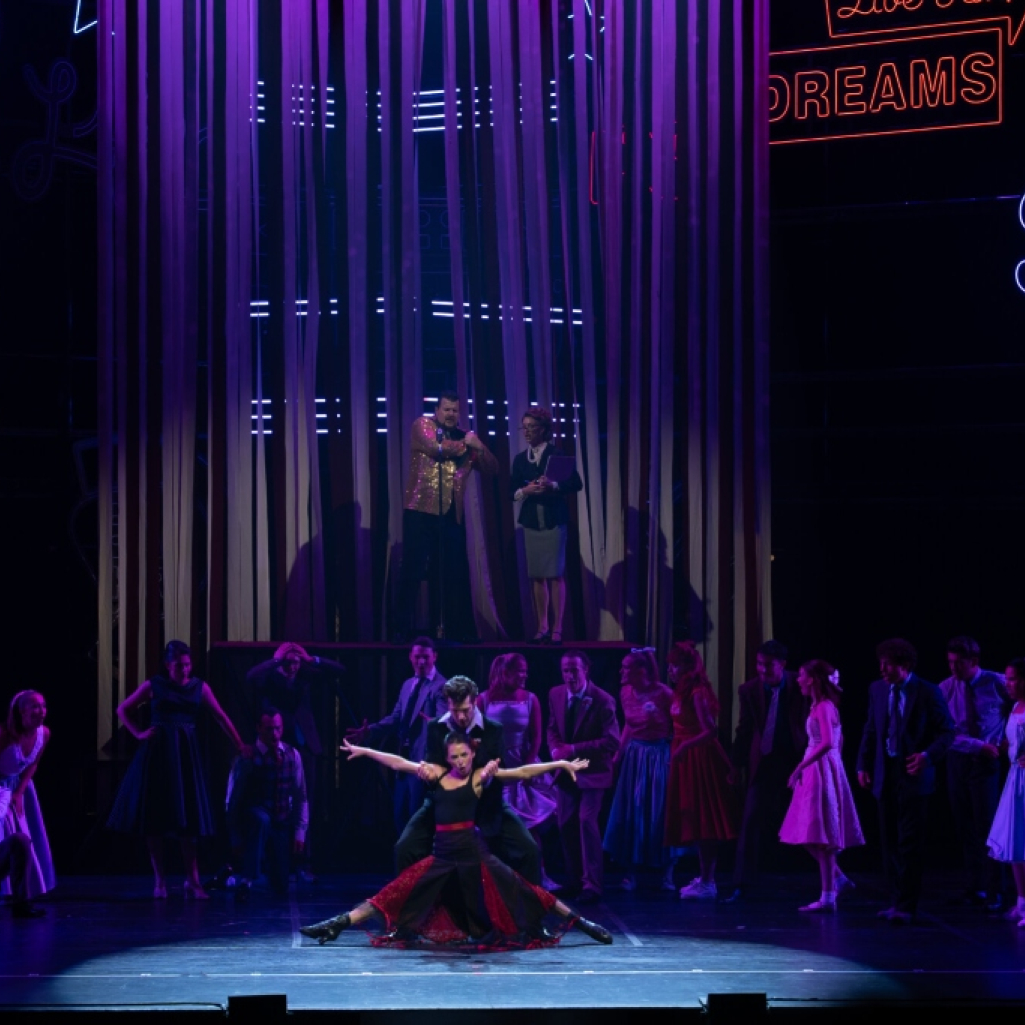 Το “Grease” έρχεται στο Christmas Theater και το φινάλε γίνεται… κανονικό πάρτι