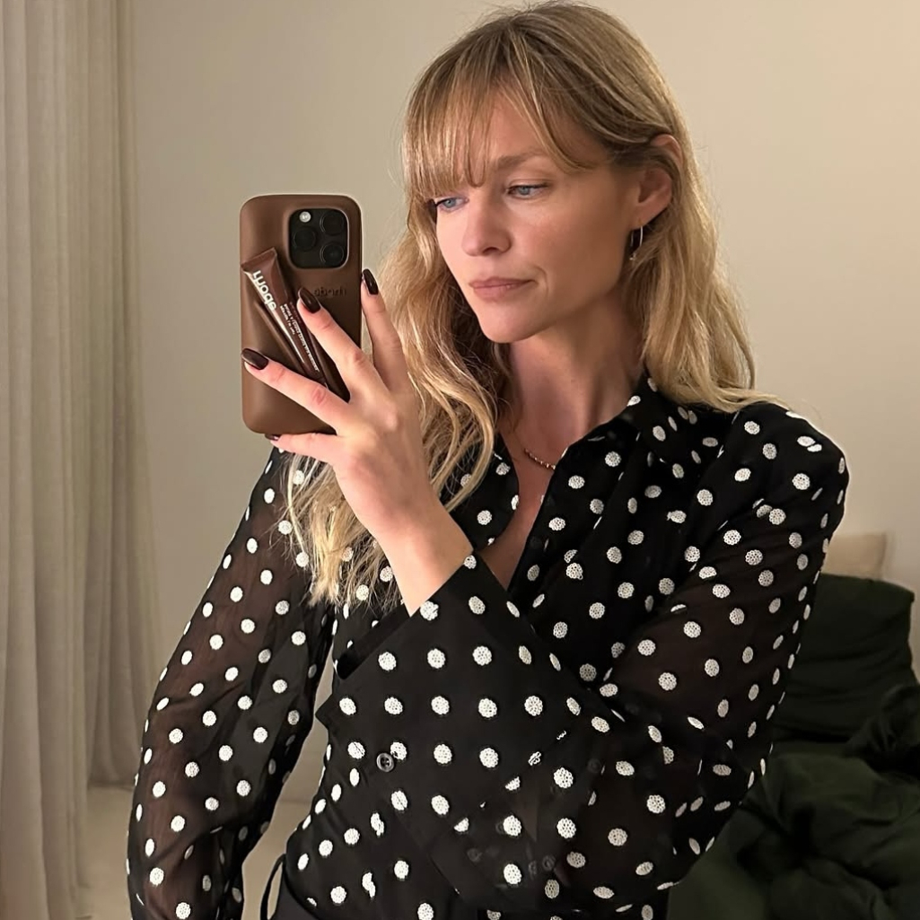 σγουρά μαλλιά με αφέλειες