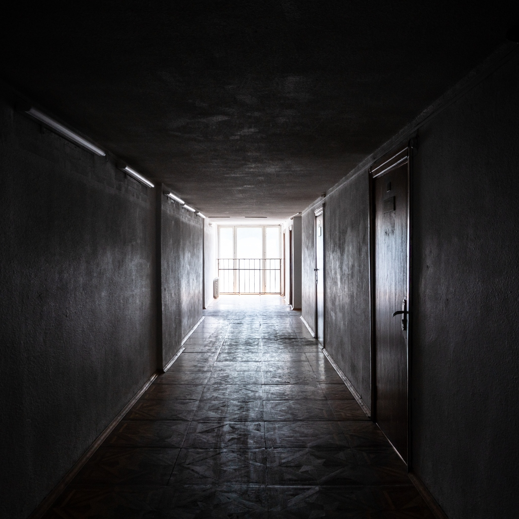 Το «στοιχειωμένο» σπίτι στο Παγκράτι: Όταν κάθε βράδυ την ίδια ώρα η διαφυγή ήταν η μόνη λύση