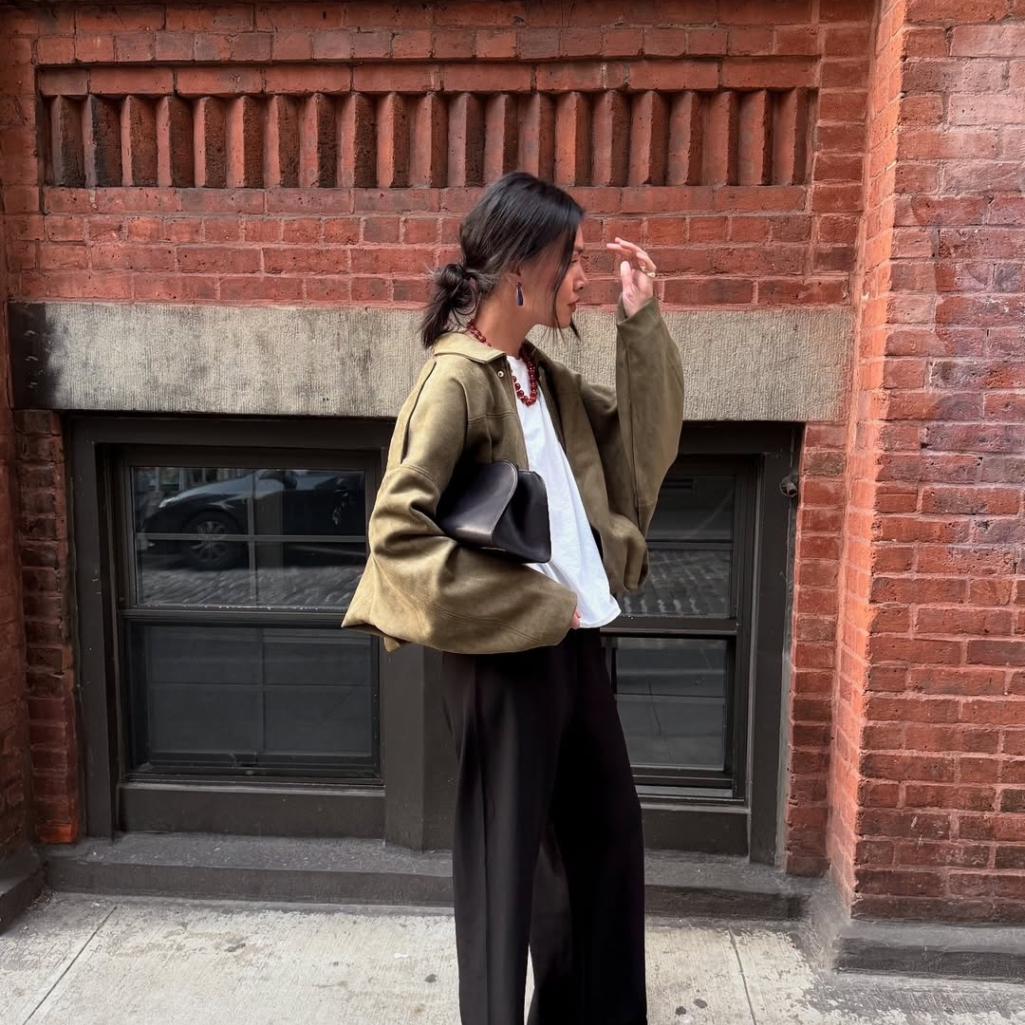 Ούτε τζιν, ούτε κολάν: Αυτό είναι το άνετο και κομψό παντελόνι που θα φορέσεις με τα πάντα