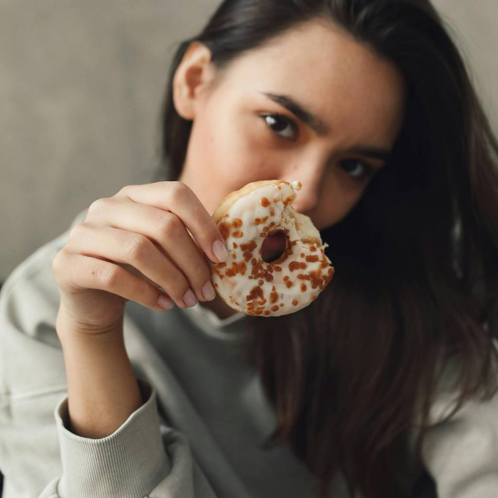 Τι συμβαίνει στο σώμα σου όταν τρως πολλή ζάχαρη