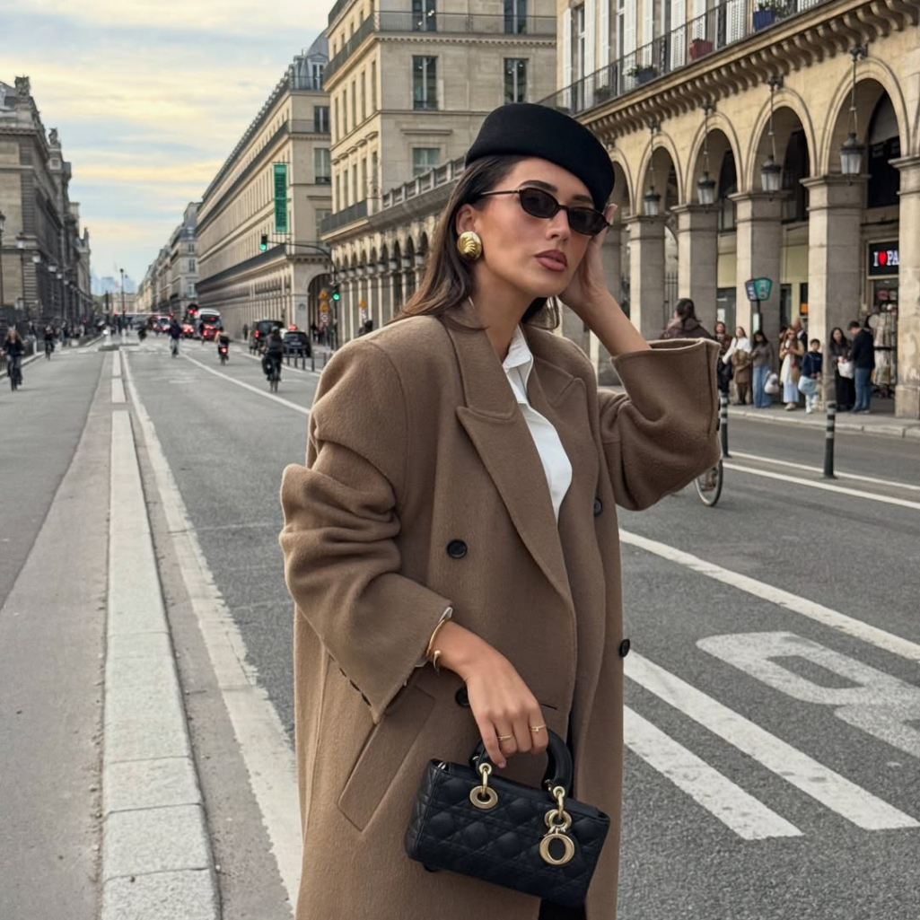 Pillbox hat: Tο καπέλο – σύμβολο της κομψότητας των '50s επιστρέφει με τον πιο ανανεωμένο τρόπο