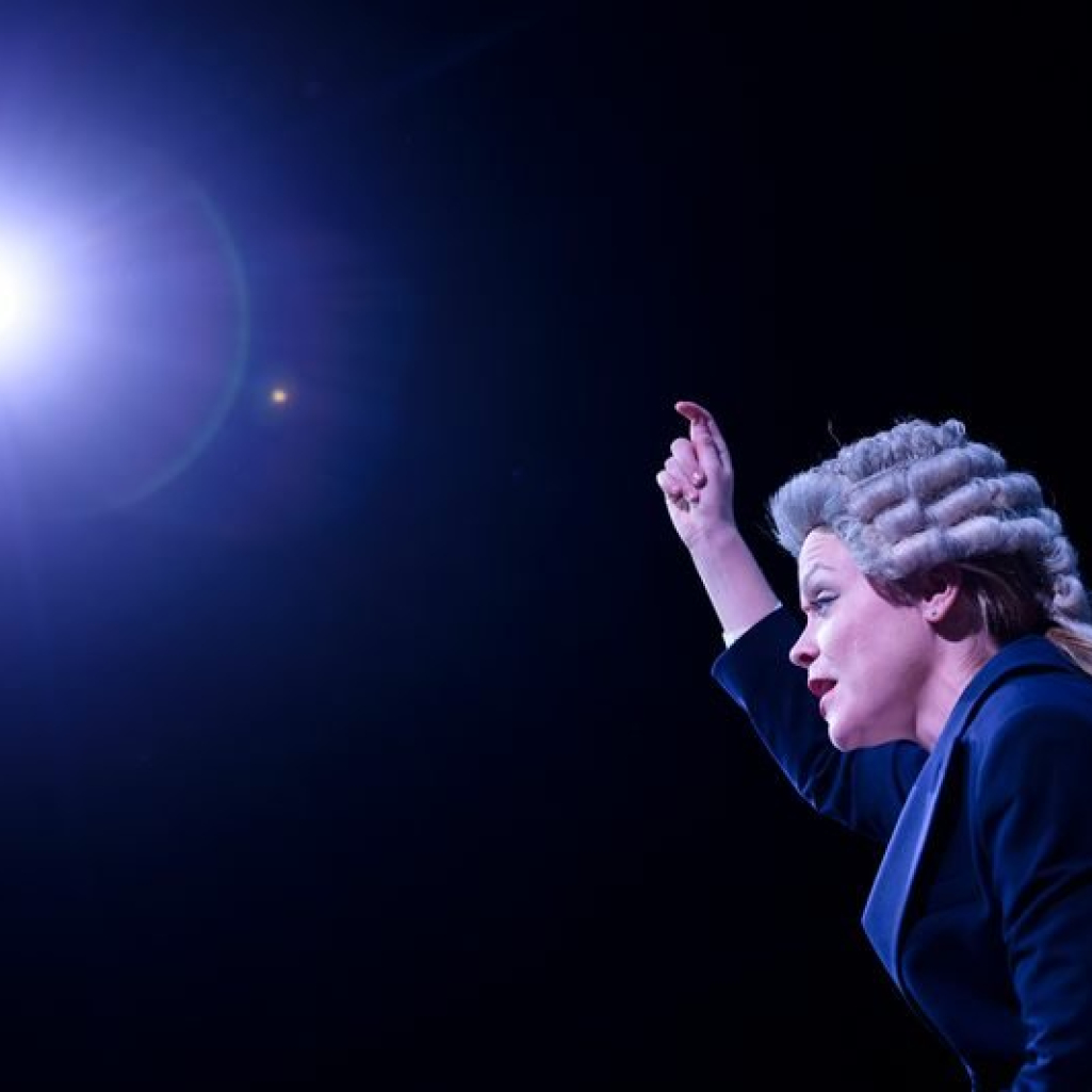 Prima Facie, παράσταση