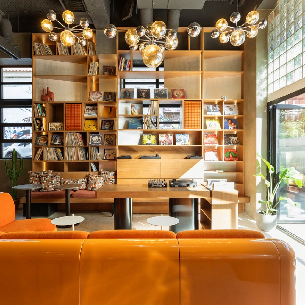 Ανανεωμένο μενού στο Okupa Kitchen και Listening Bar