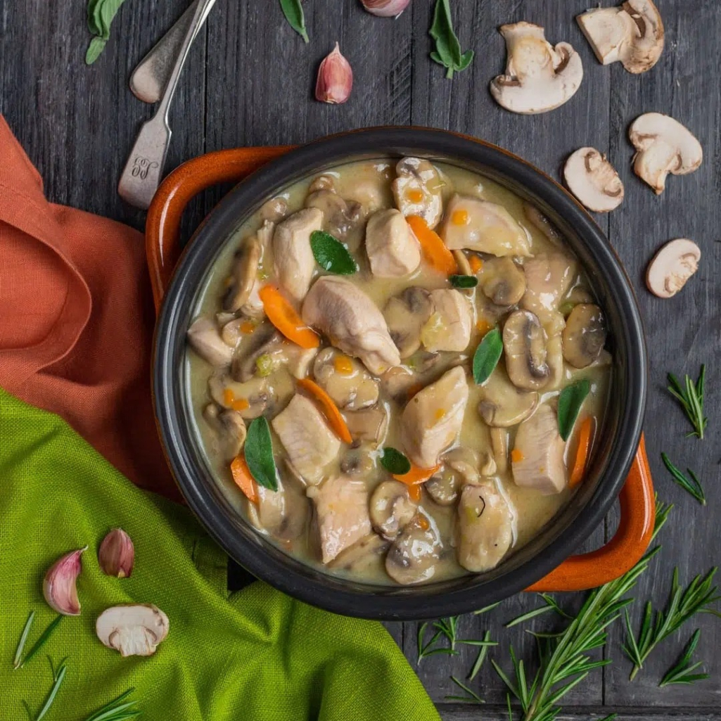 Το πιο νόστιμο κοτόπουλο στιφάδο με μανιτάρια