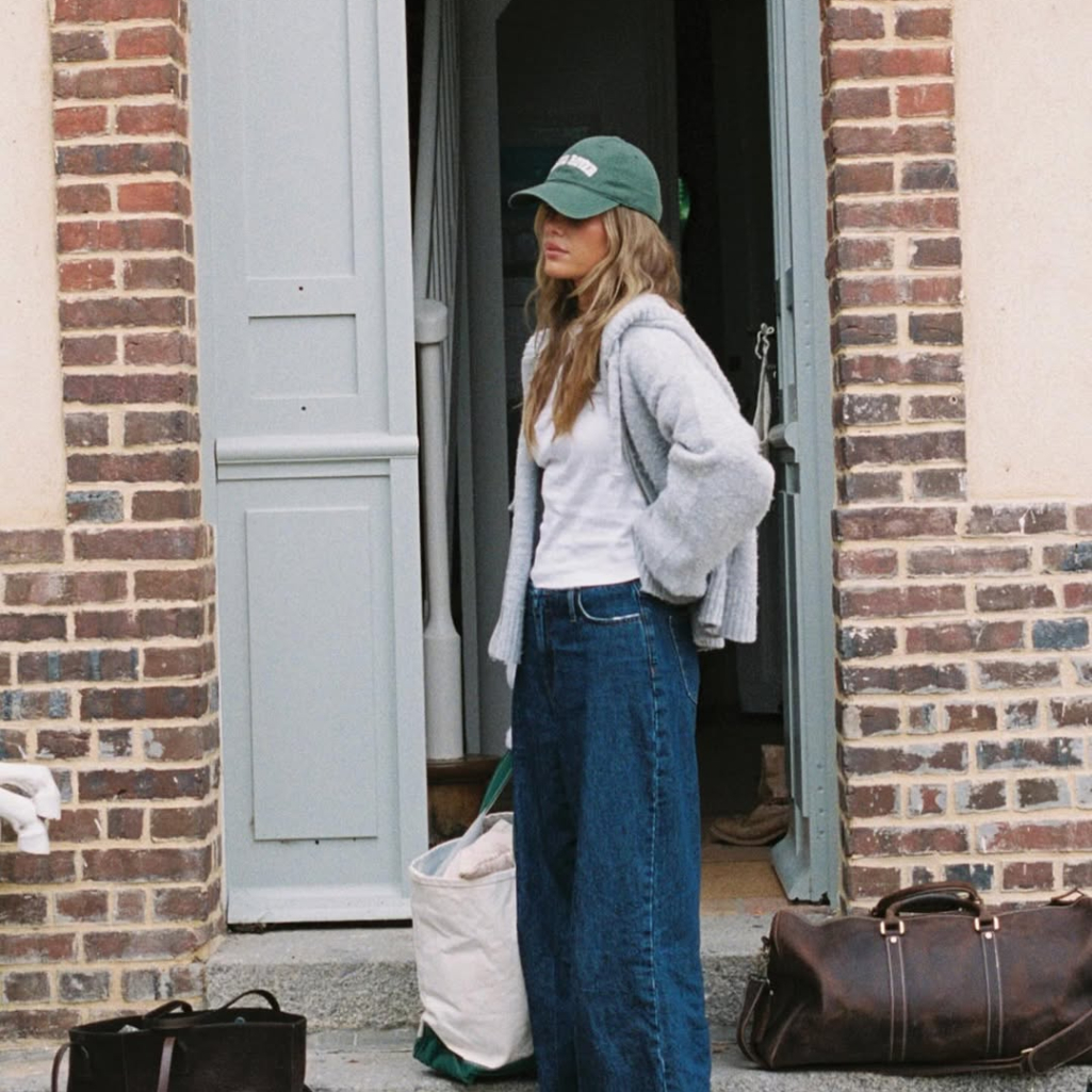 Τι παπούτσια να φορέσεις με τα baggy jeans σου – 6 επιλογές που θα το απογειώσουν