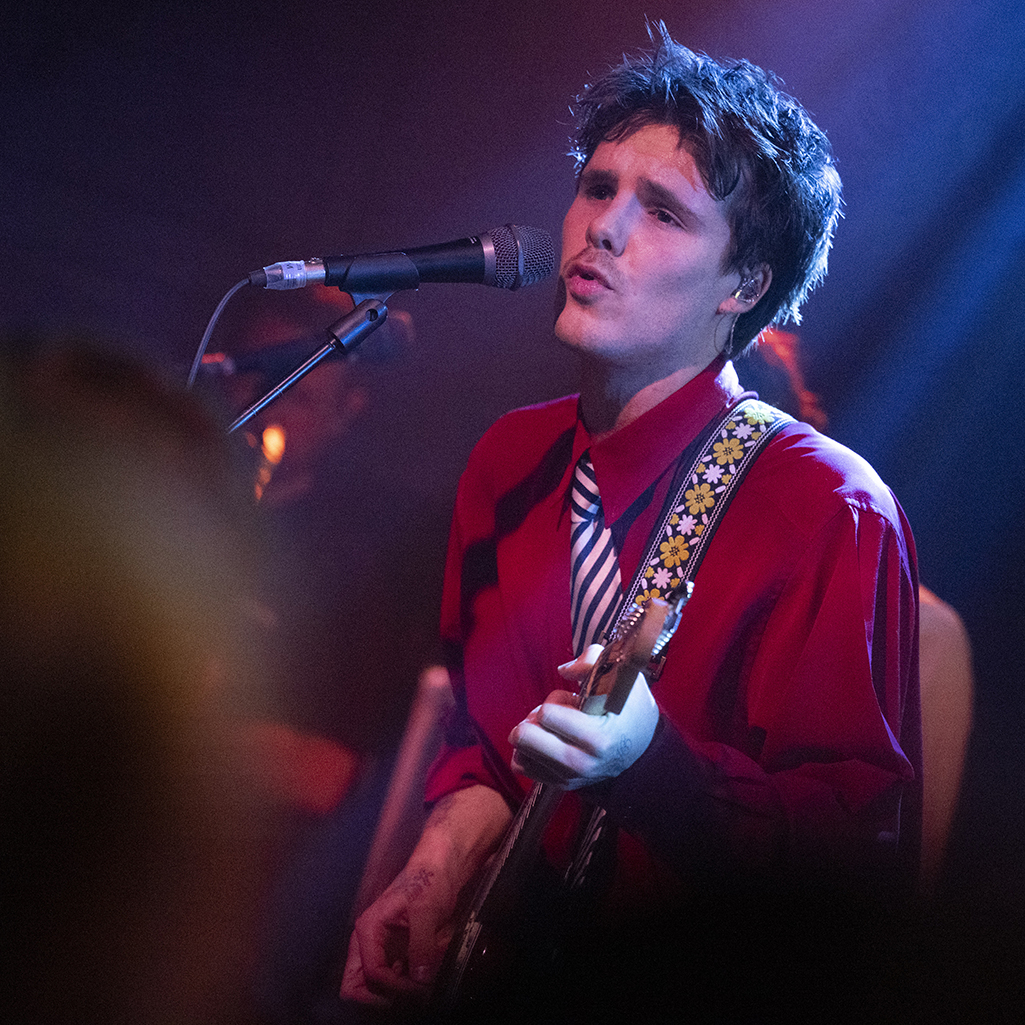 Πρώτη περιοδεία για τον Κρουζ Μπέκαμ ως frontman - Αρνήθηκε να τραγουδήσει κομμάτι των Spice Girls