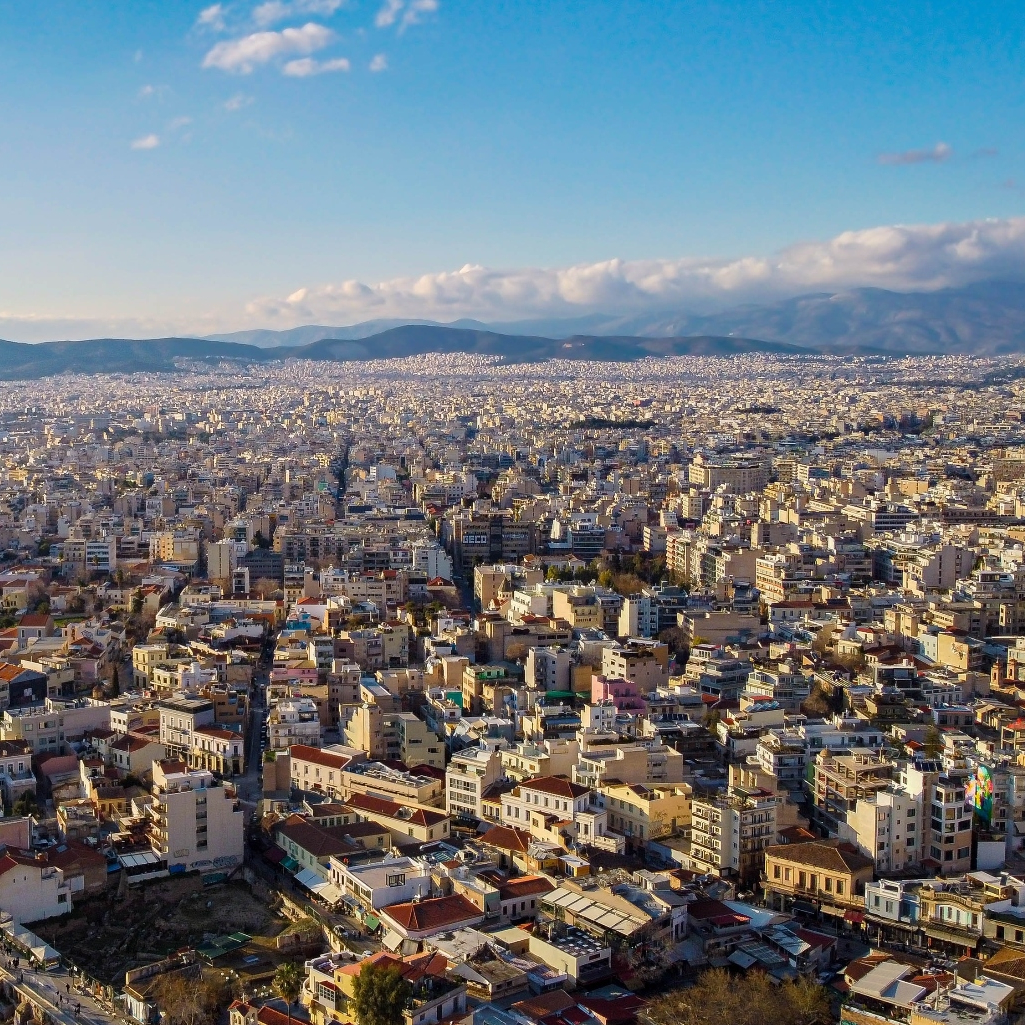 Reuters: Τα υψηλά ενοίκια αναγκάζουν Έλληνες εργαζόμενους να επιστρέψουν στο πατρικό τους