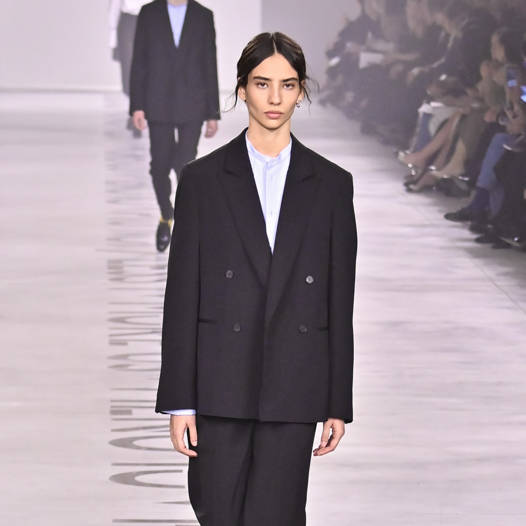 Με μότο «Less I, more us» το ντεμπούτο της Μαρία Γκράτσια Κιούρι για τον Fendi ήταν ένας ύμνος στη shared wardrobe