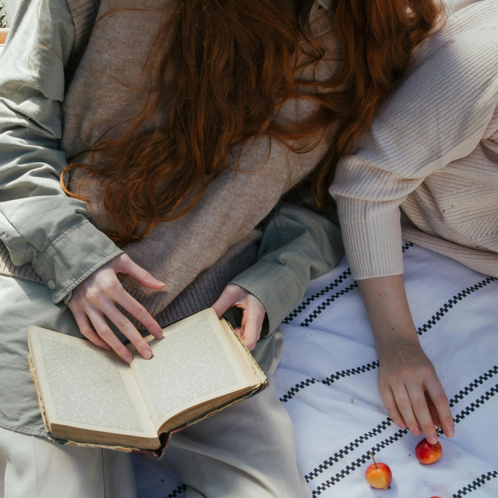 8 βιβλία για να επιβιώσεις και να ανθίσεις στα 20s σου - Διάβασέ τα με αυτή τη σειρά (ή και όχι)