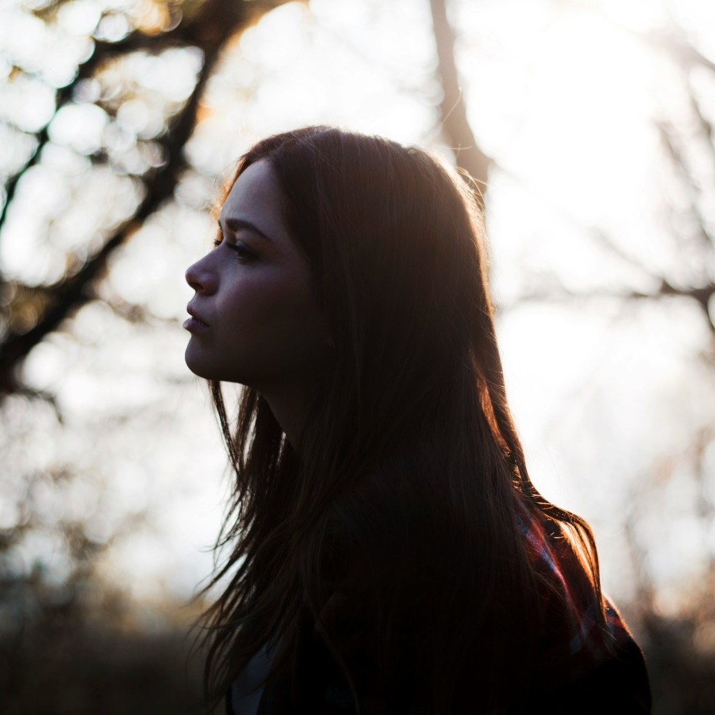 Γιατί οι ήσυχοι άνθρωποι παρεξηγούνται; 7 χαρακτηριστικά που κανείς δεν βλέπει