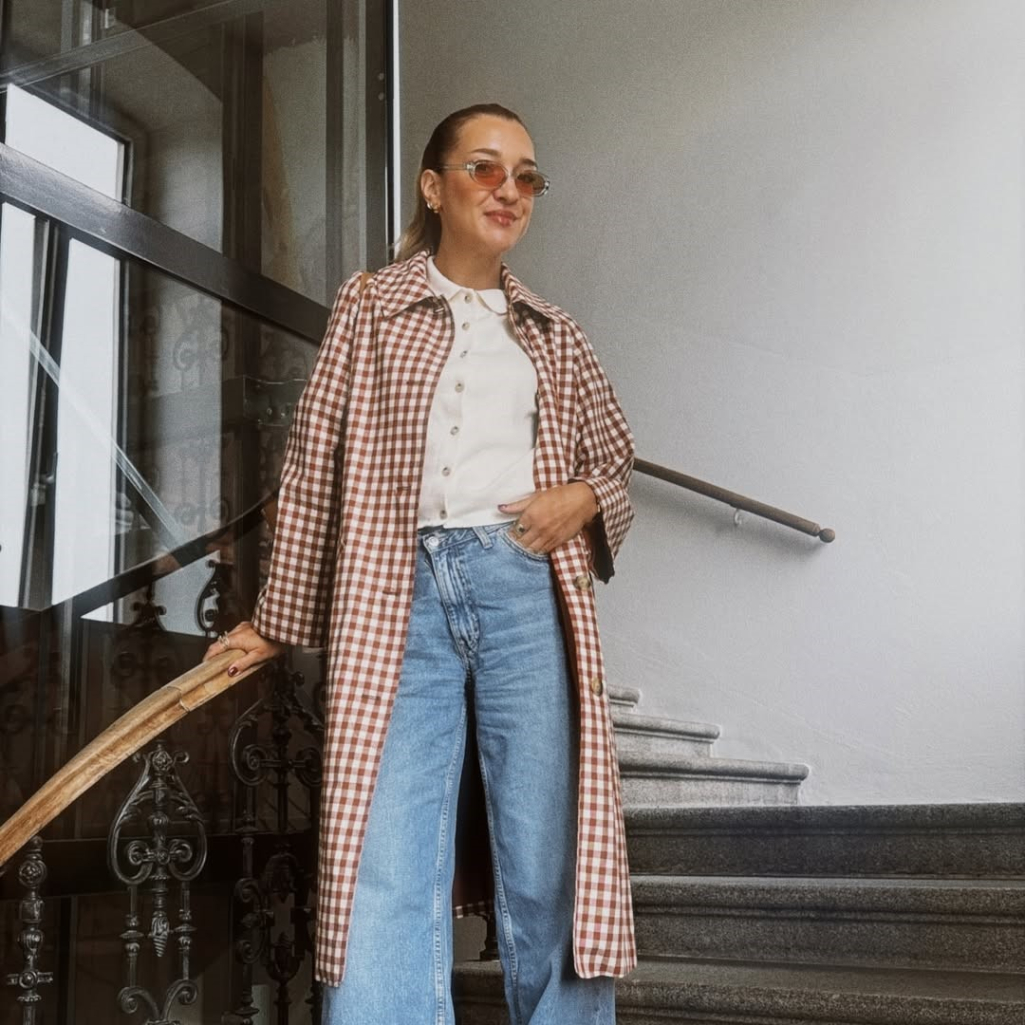 Η καμπαρντίνα από τα Sézane που θα φορούσε κάθε κομψή Παριζιάνα – Ταιριάζει με όλα, είναι super chic