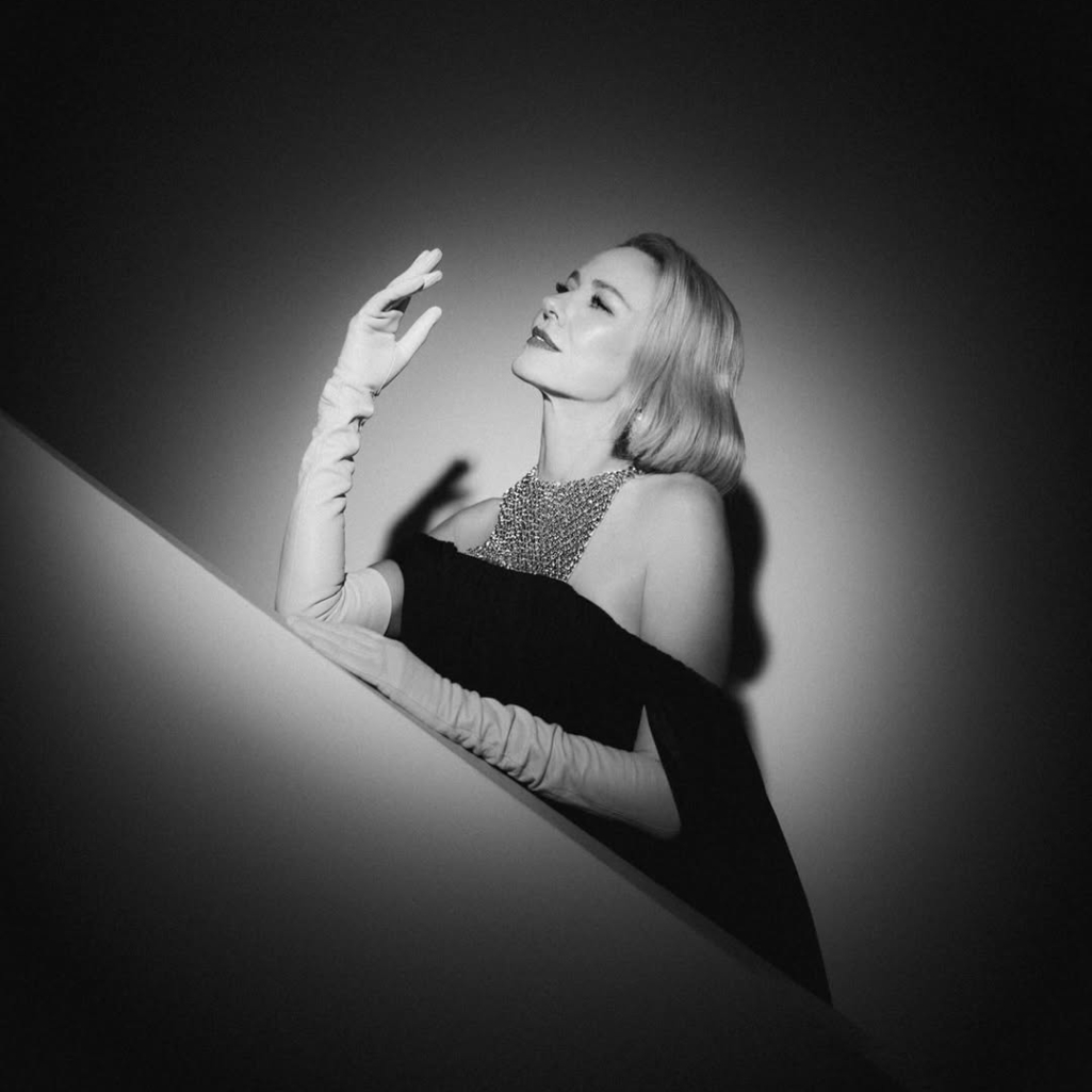 Η Ναόμι Γουότς αλά Τζάκι Κένεντι: Το Balenciaga φόρεμα και τα Cartier σκουλαρίκια αξίας άνω των 130.000 δολαρίων