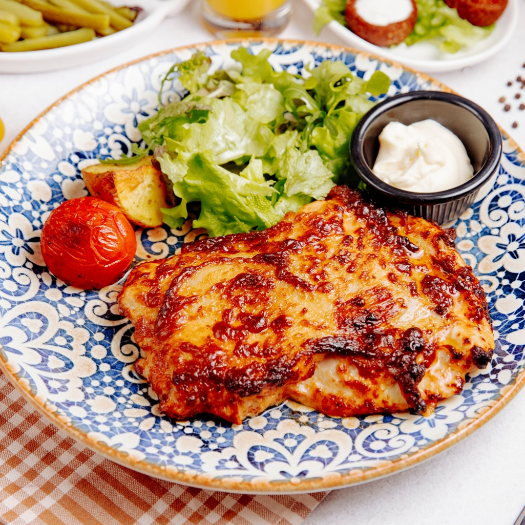 Ψητό κοτόπουλο με μέλι και μουστάρδα: Η σούπερ εύκολη συνταγή που θα σε ενθουσιάσει