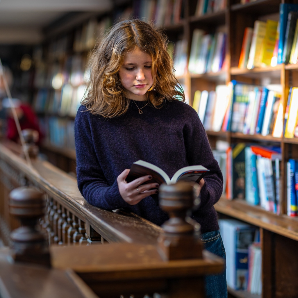 Οι άνθρωποι που περνούν ώρες σε βιβλιοπωλεία χωρίς να αγοράζουν τίποτα, έχουν αυτά τα 5 χαρακτηριστικά