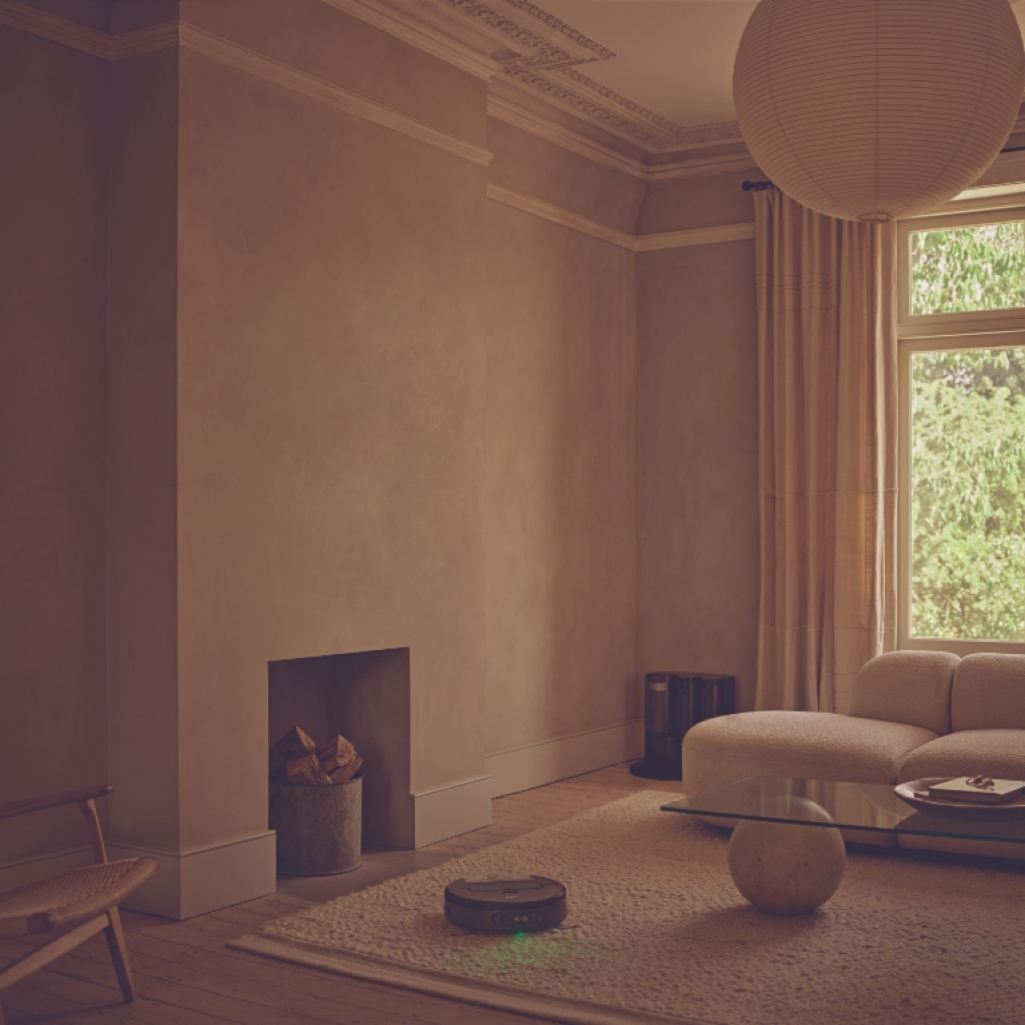 Η σκόνη δεν έχει πλέον που να κρυφτεί με το Dyson Spot+Scrub™ Ai, το πρώτο ρομπότ υγρού και στεγνού καθαρισμού της Dyson