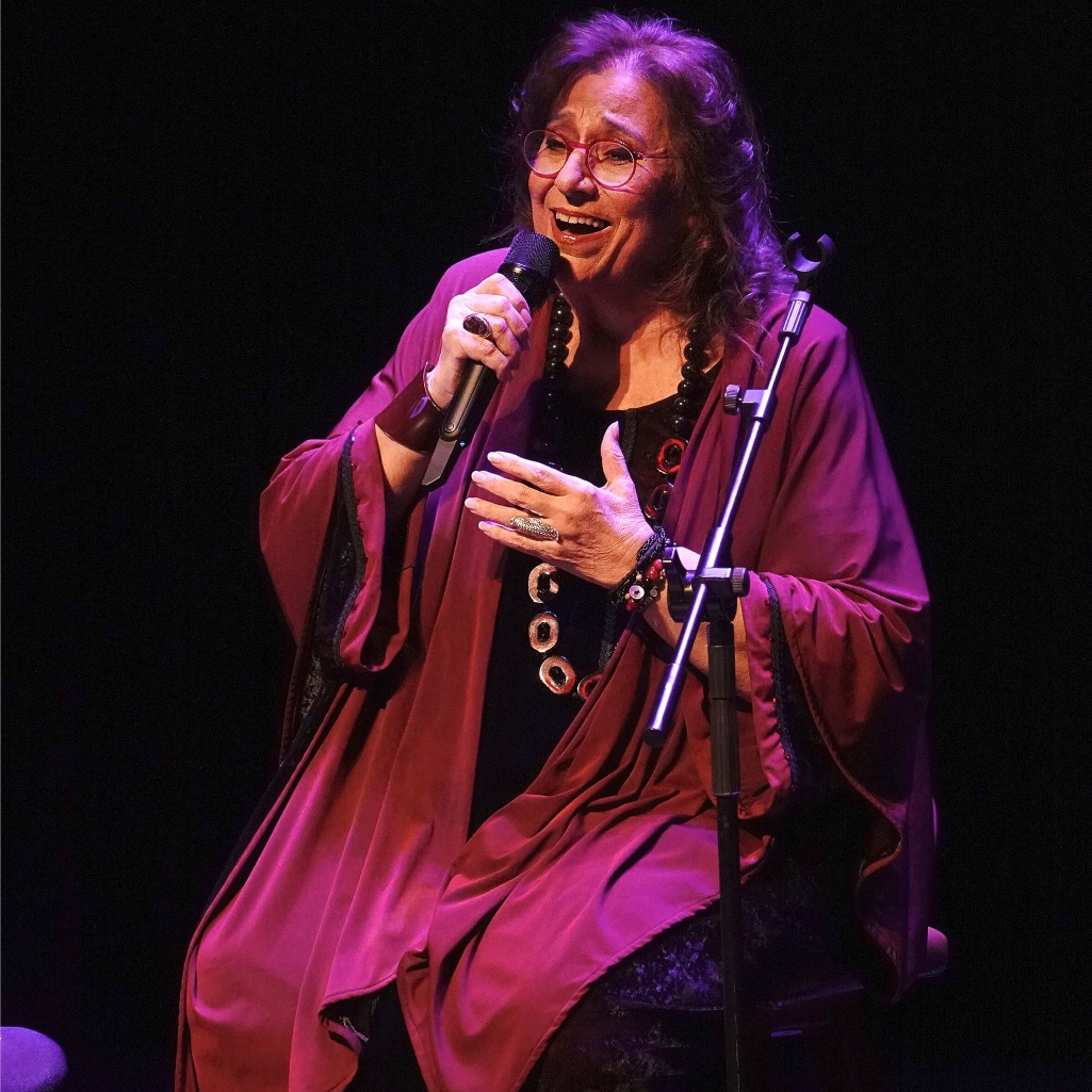 Μια βραδιά γεμάτη φωνές, μνήμες και συγκίνηση με τη Μαρία Φαραντούρη στο Μέγαρο Μουσικής