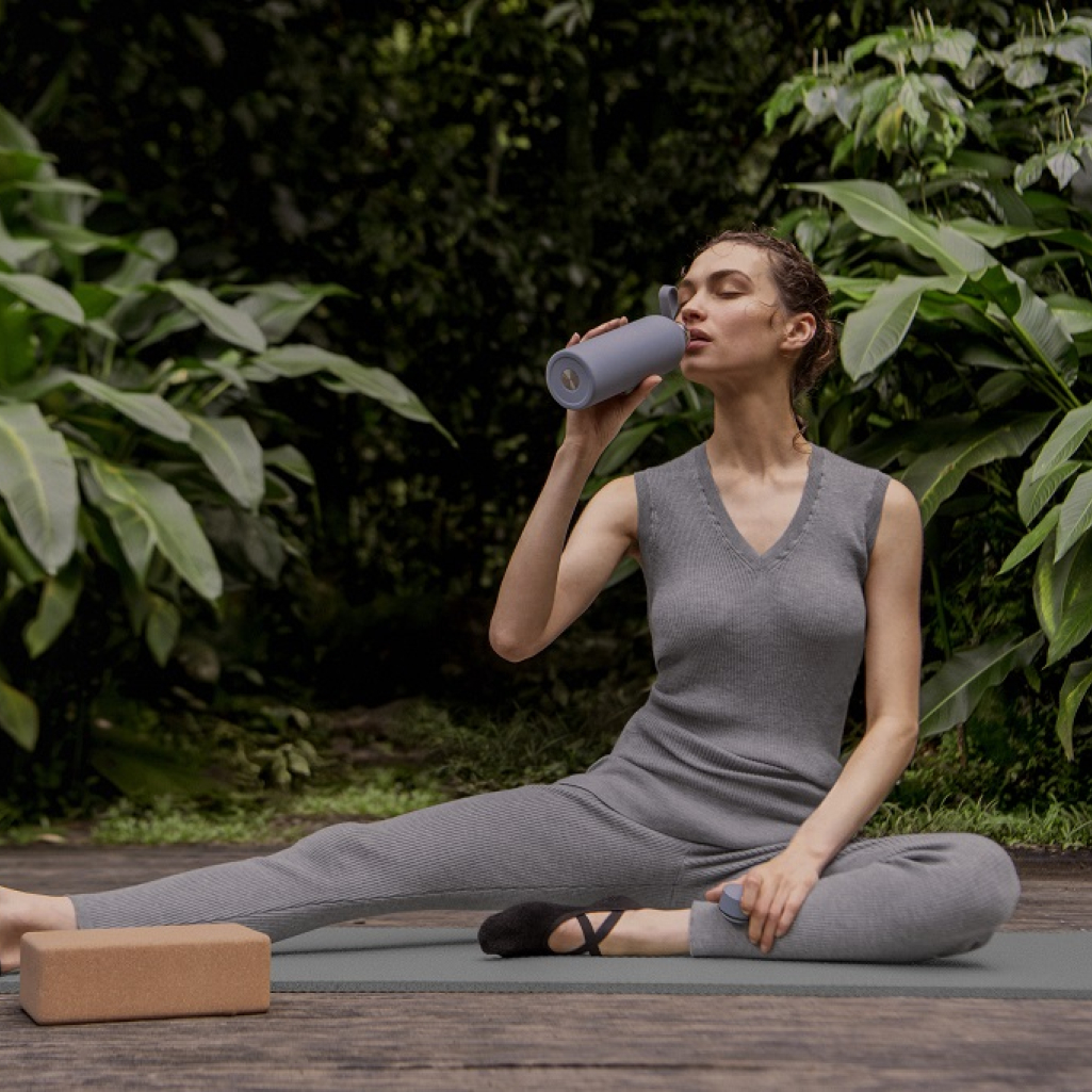 Η Candice Swanepoel με Cashmere Yoga look