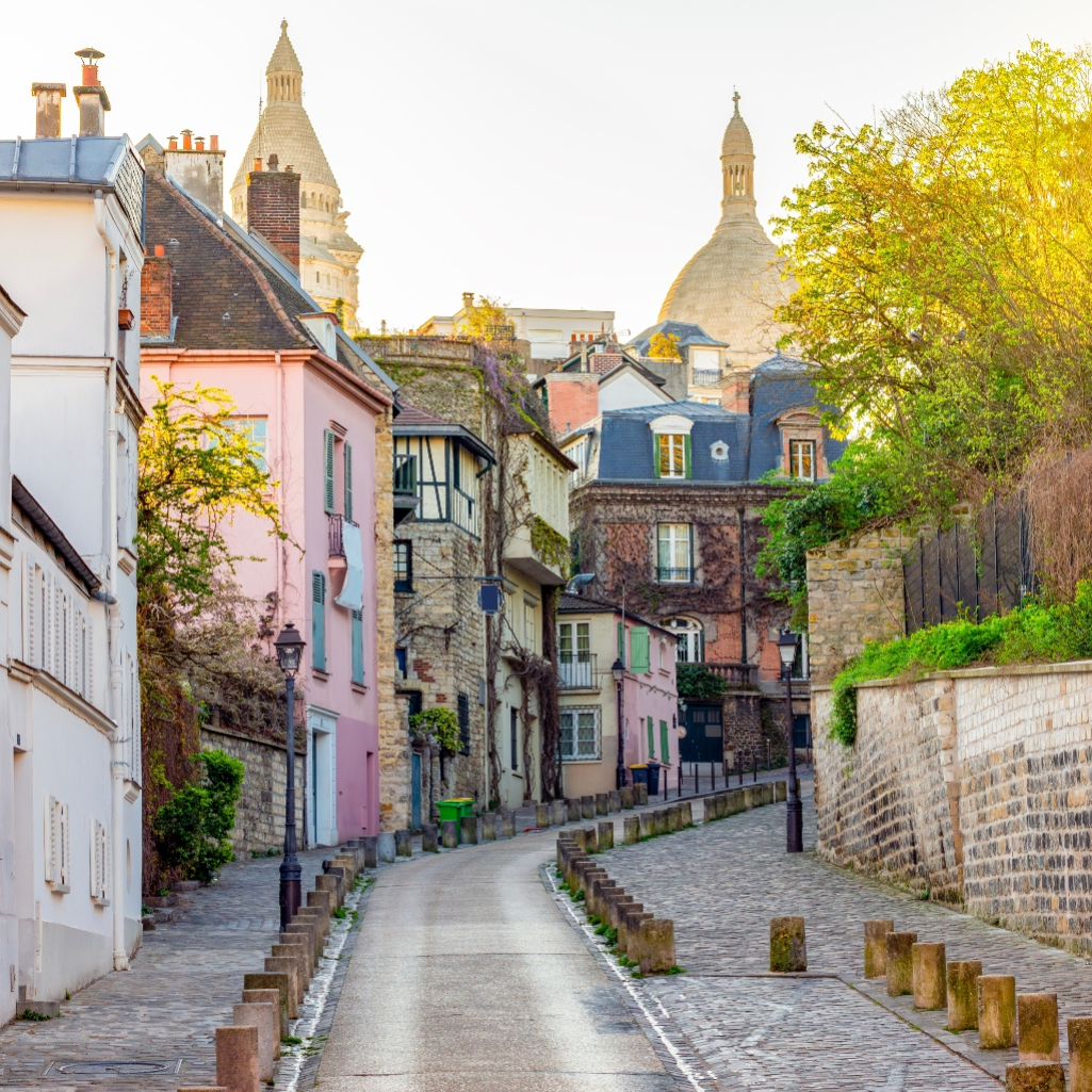 Μια ανοιξιάτικη βόλτα σε 8 εντυπωσιακούς δρόμους του πλανήτη
