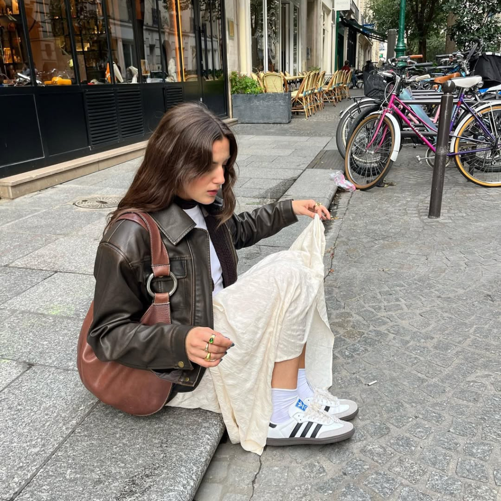 Φόρεμα & sneakers: Πώς ο πιο άνετος συνδυασμός θα γίνει το go to σύνολό σου για κάθε περίσταση