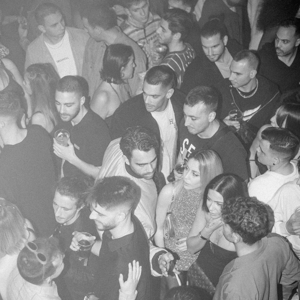 Λιγότερο σεξ, περισσότερη ψηφιακή συντροφικότητα: Τι συμβαίνει στη Gen Z;