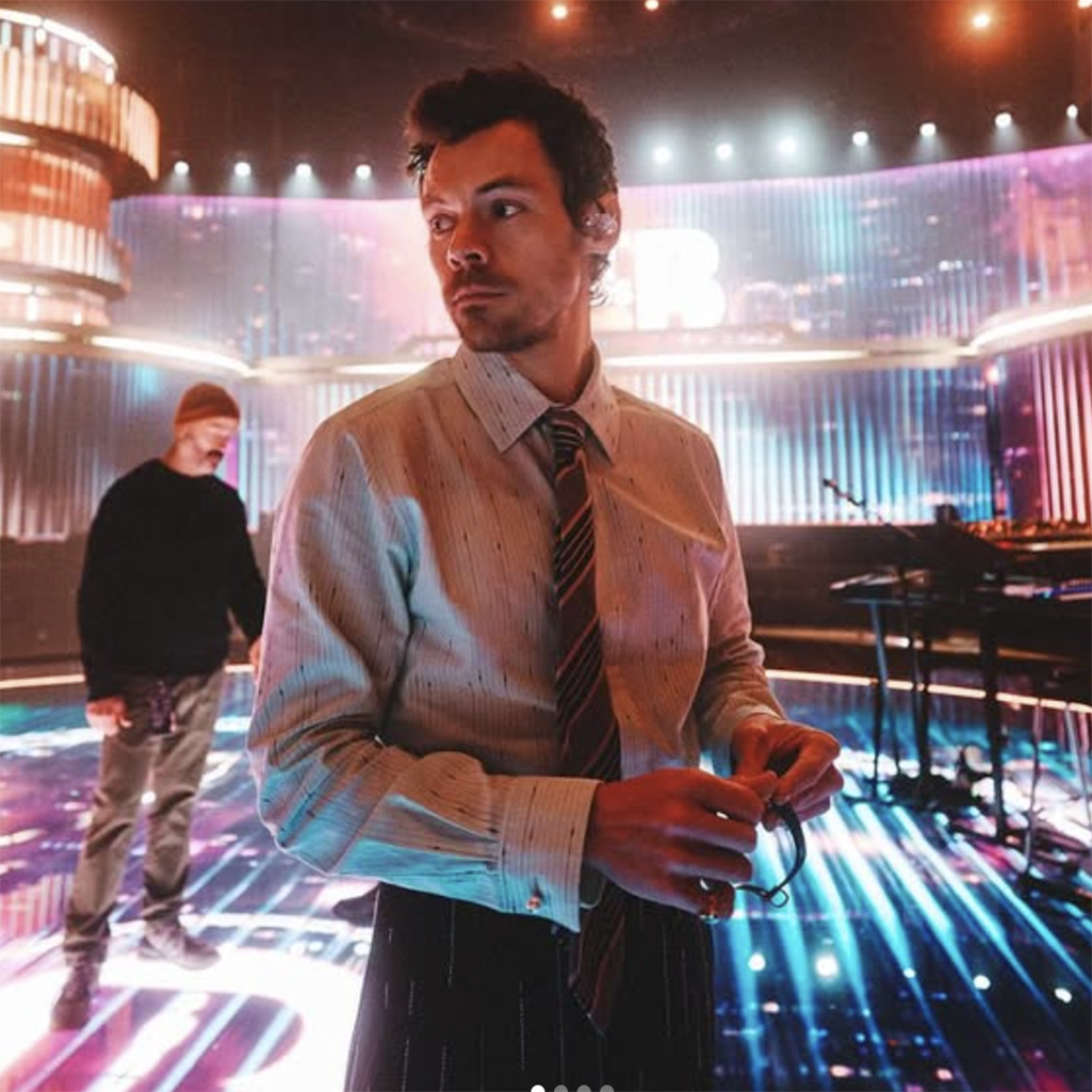 Ο Χάρι Στάιλς στην κορυφή των charts με το νέο άλμπουμ «Kiss All The Time. Disco, Occasionally»