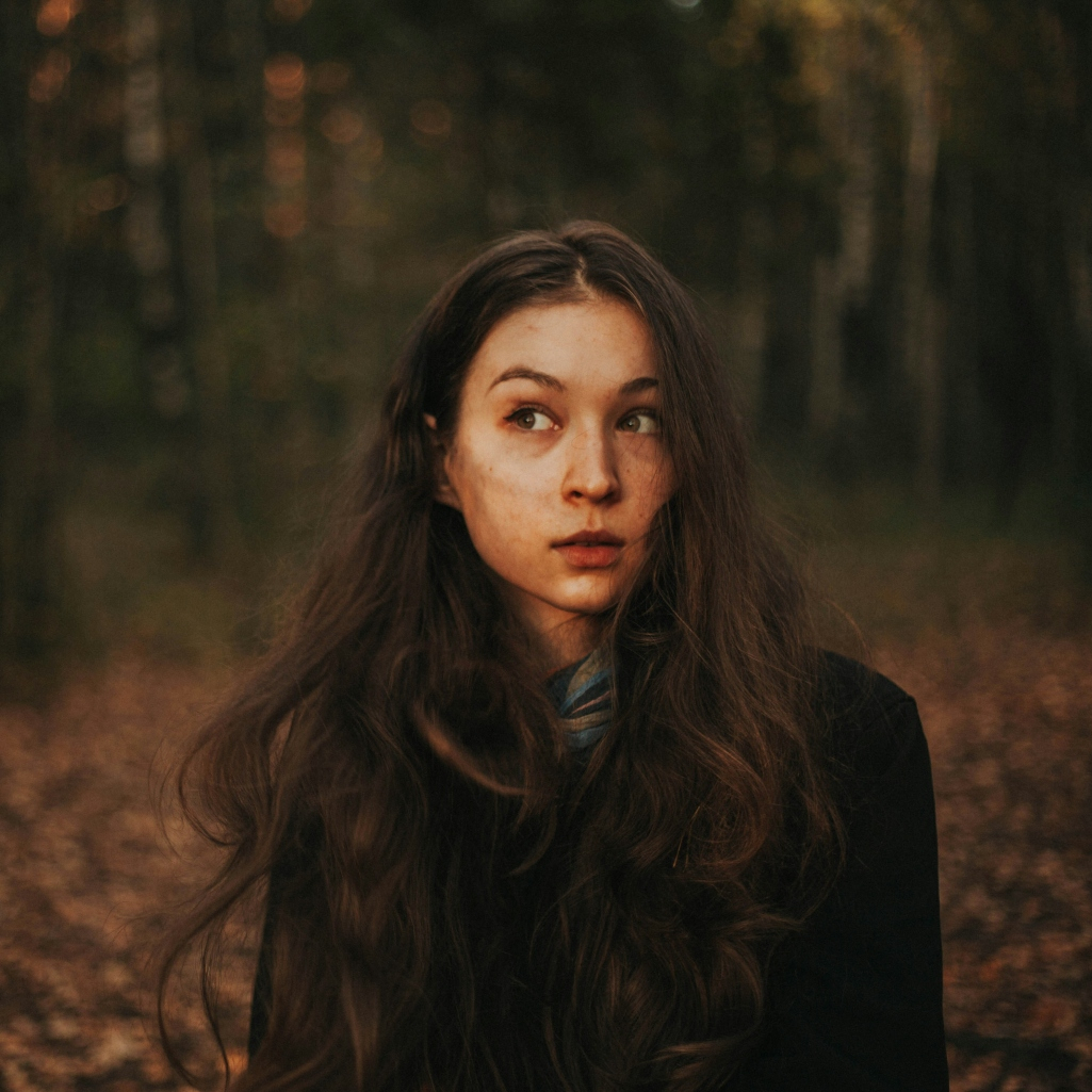 Μοναξιά: 7 “αθόρυβα” χαρακτηριστικά που κρατούν τους ανθρώπους συναισθηματικά απομονωμένους