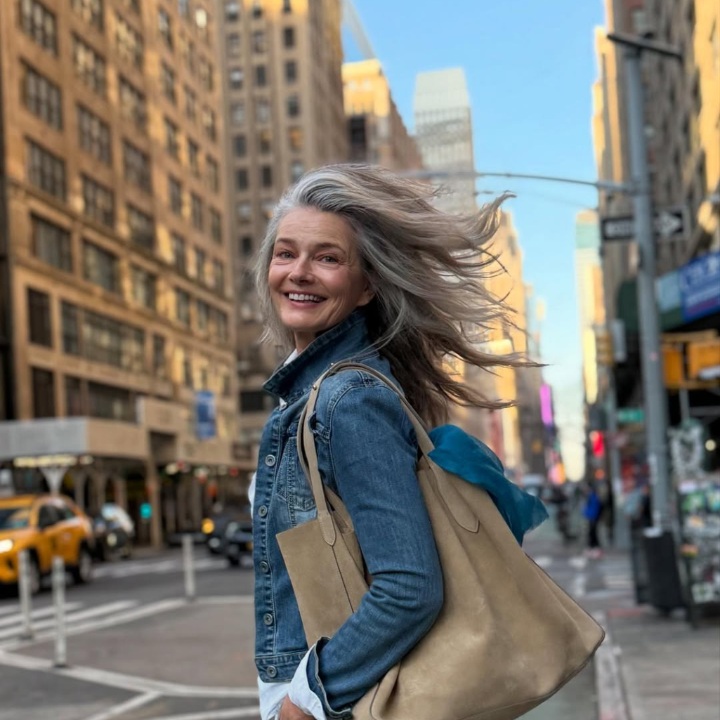 Πολίνα Πορίζκοβα: Στα 60 της, το supermodel των '80s «σπάει» κάθε ταμπού και ποζάρει με τα δαντελένια της εσώρουχα