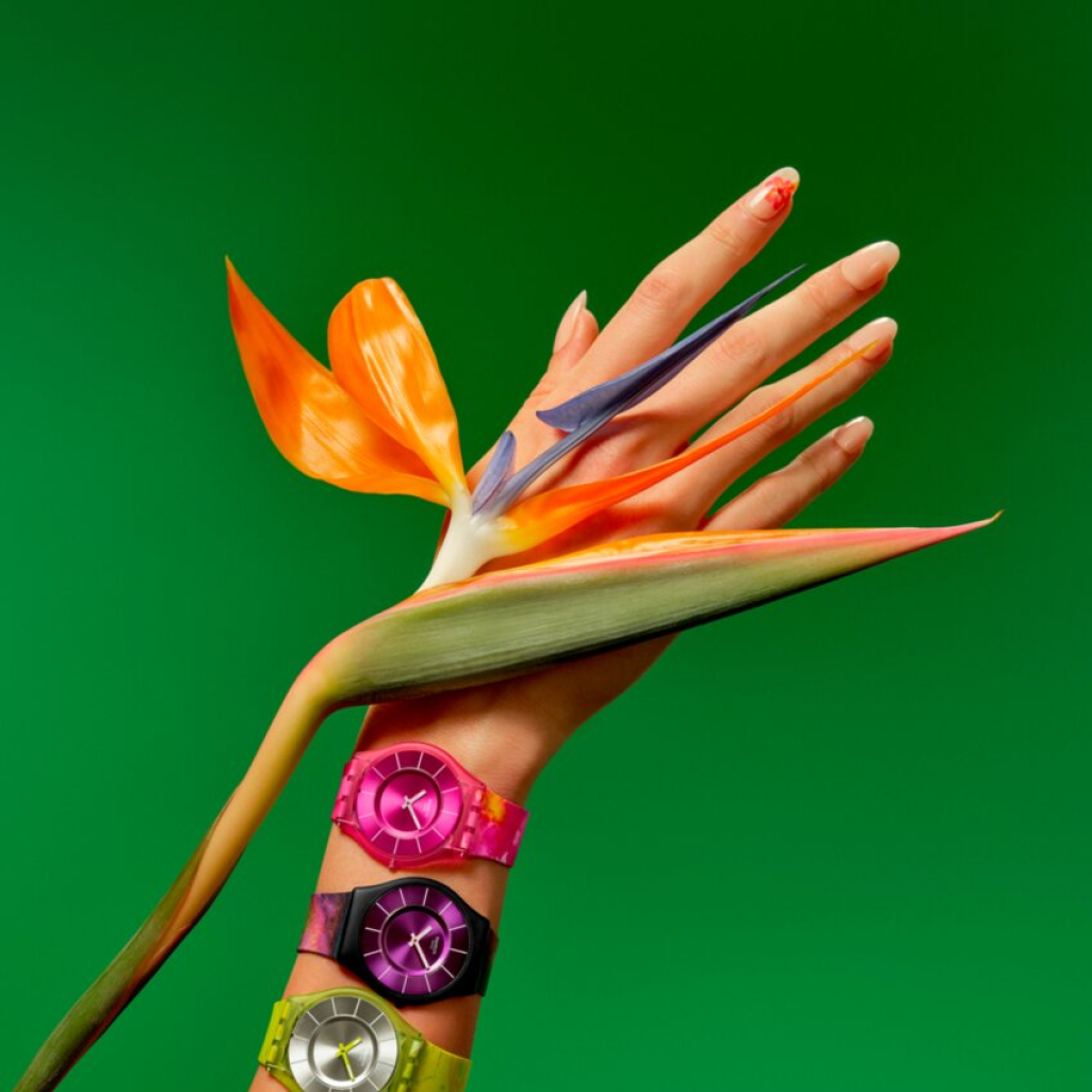 Painted Paradise: Τέσσερα εξαιρετικά λεπτά ρολόγια από την SWATCH για να αναβαθμίσεις την καθημερινότητά σου με μια τροπική νότα