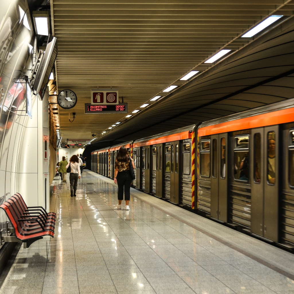 «Με τραυμάτισε»: Έρευνα για τη σεξουαλική παρενόχληση γυναικών στα ΜΜΜ - Μόνο το 3,3% καταγγέλλει