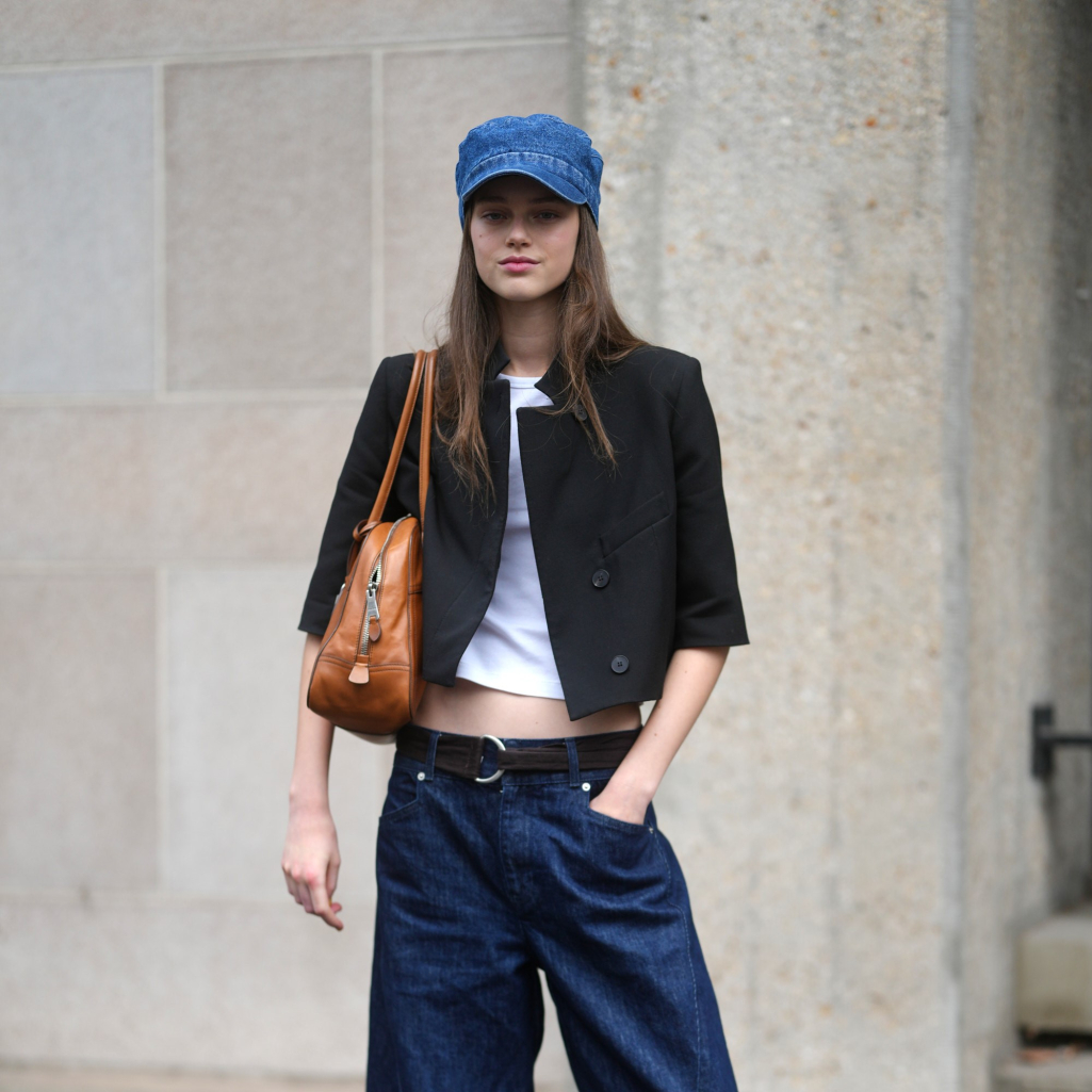 Με τι να φορέσεις τα sneakers σου (εκτός από τζιν) για να δείχνεις κομψή όλη την ημέρα