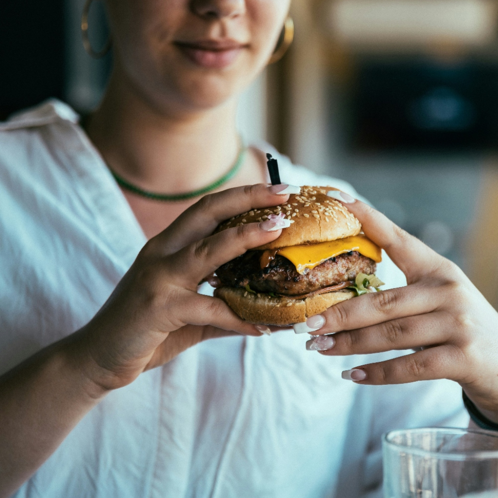 Τι είναι η συναισθηματική πείνα και πώς μπορούμε να τη διαχειριστούμε