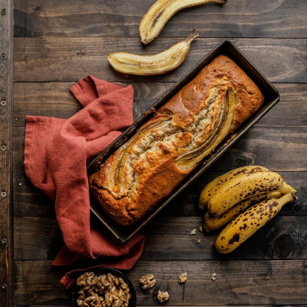 Έχεις ώριμες μπανάνες στο σπίτι; Δες πώς γίνονται ένα νόστιμο κέικ με γιαούρτι