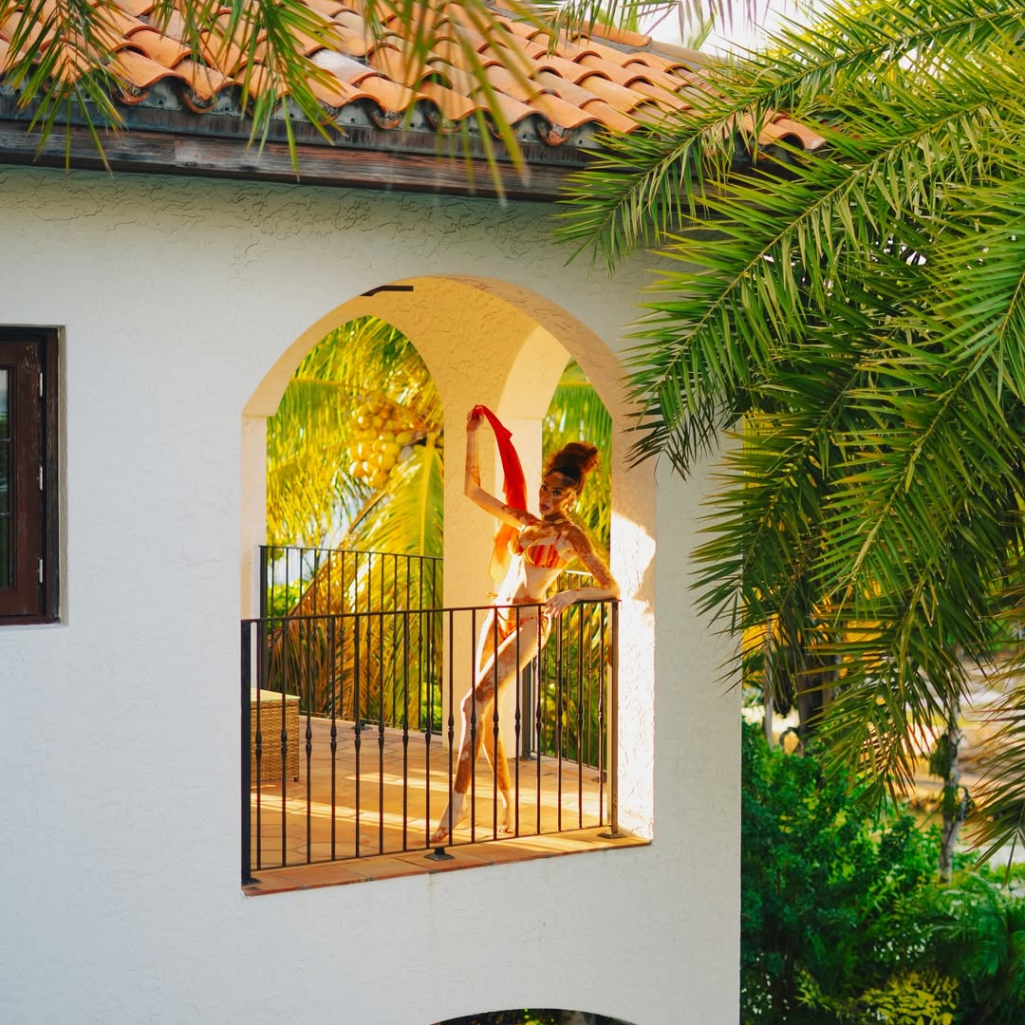 H Γουίνι Χάρλοου χορεύει με το μπικίνι της και φέρνει το καλοκαίρι στο Instagram