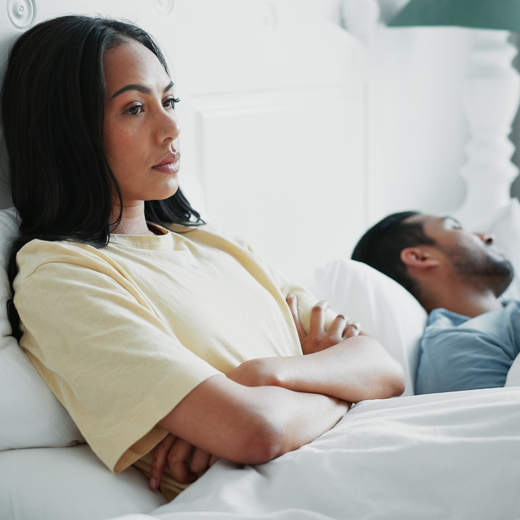  Αναπολείς τη ζωή σου ως single ενώ είσαι σε σχέση; Μην ανησυχείς - είναι φυσιολογικό