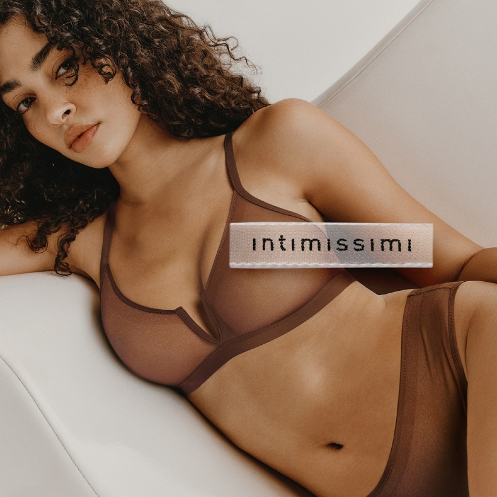 Η ουσία του αόρατου: Μια σειρά που αγκαλιάζει το σώμα μέσα από ένα παιχνίδι επικαλύψεων και διακριτικών αντιθέσεων 